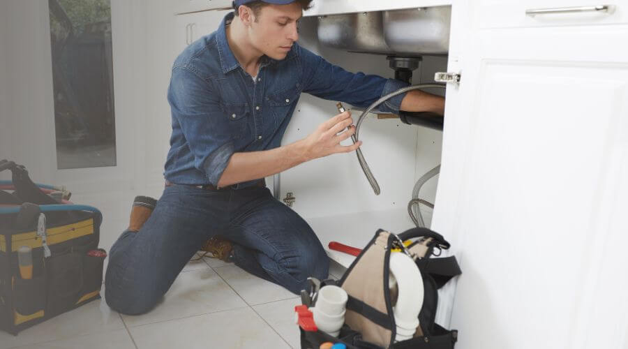 Local expert plumbing services in Elmendorf, TX